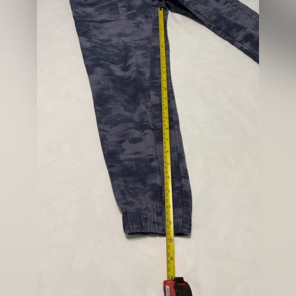 Athleta Farallon Jogger Petite 4P Violet Print Activewear Pants - Picture 6 of 10